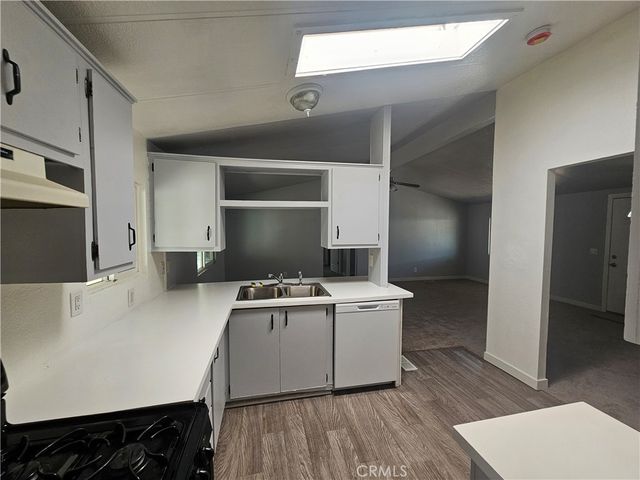 1721 E Colton Avenue 33, Redlands, CA 92374