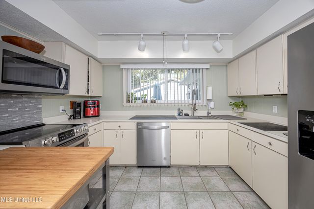 1600 Pat Drive, Gautier, MS 39553