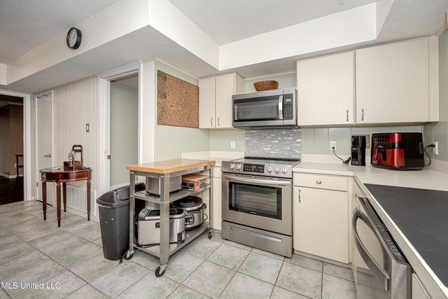 1600 Pat Drive, Gautier, MS 39553