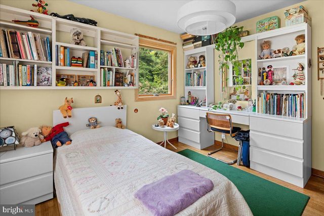 260 FRIENDSHIP RD, Cranbury, NJ 08512