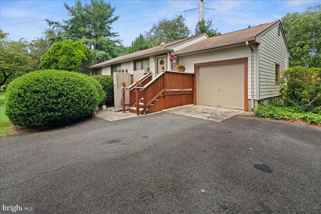 260 FRIENDSHIP RD, Cranbury, NJ 08512