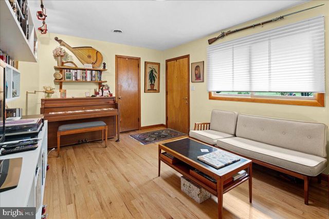 260 FRIENDSHIP RD, Cranbury, NJ 08512