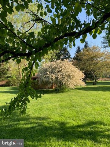 260 FRIENDSHIP RD, Cranbury, NJ 08512