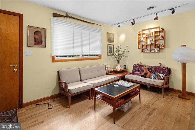 260 FRIENDSHIP RD, Cranbury, NJ 08512