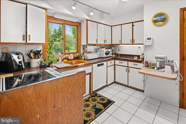 260 FRIENDSHIP RD, Cranbury, NJ 08512