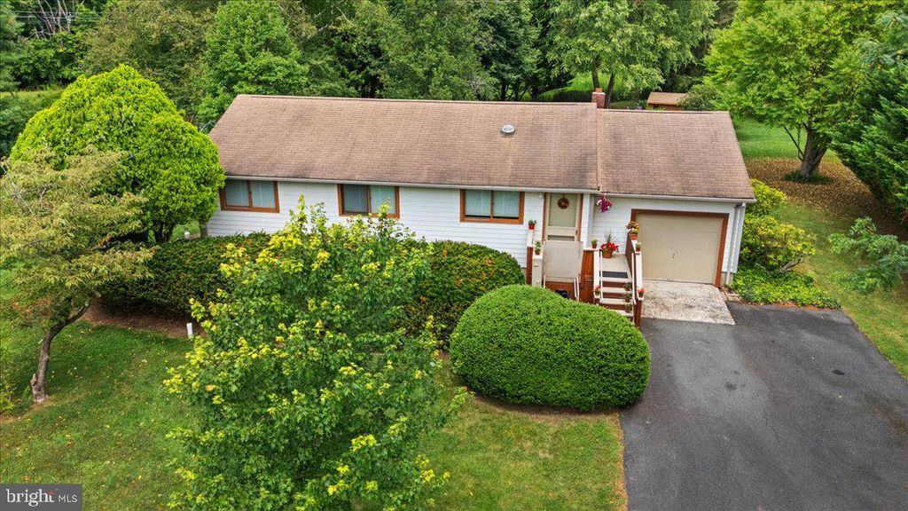 260 FRIENDSHIP RD, Cranbury, NJ 08512