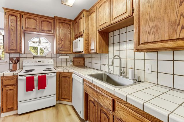 3008 Sandhurst Ct, Sacramento, CA 95821