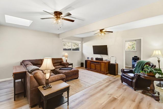 3008 Sandhurst Ct, Sacramento, CA 95821