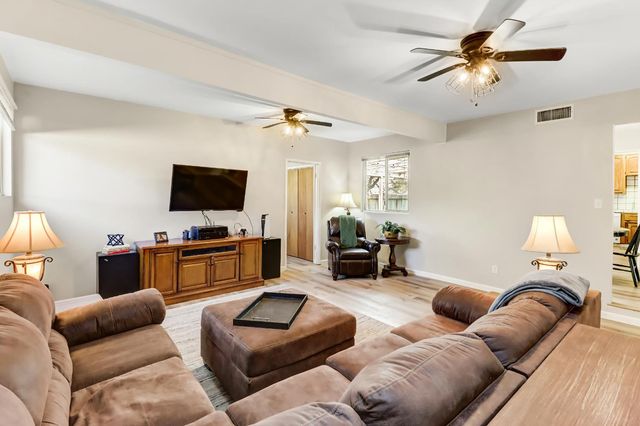 3008 Sandhurst Ct, Sacramento, CA 95821