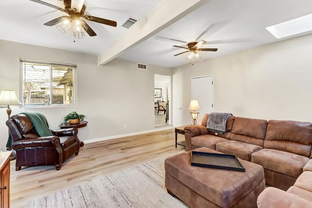 3008 Sandhurst Ct, Sacramento, CA 95821