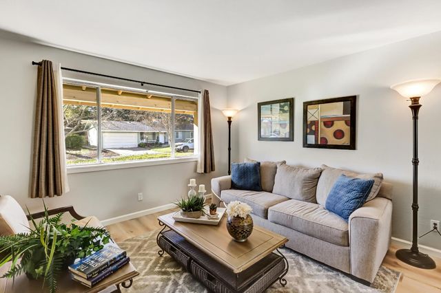 3008 Sandhurst Ct, Sacramento, CA 95821