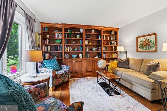 25 E KNOWLTON RD, Media, PA 19063