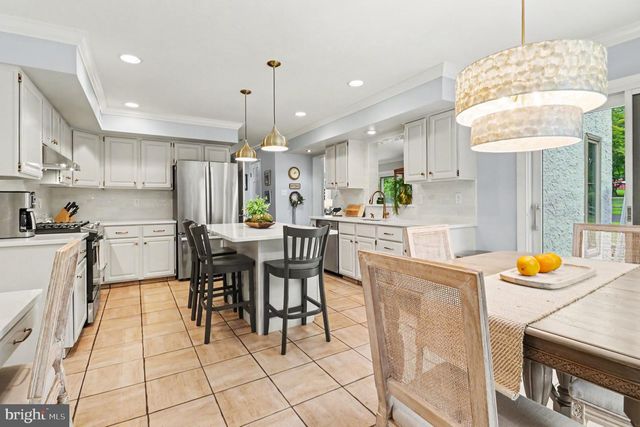 25 E KNOWLTON RD, Media, PA 19063