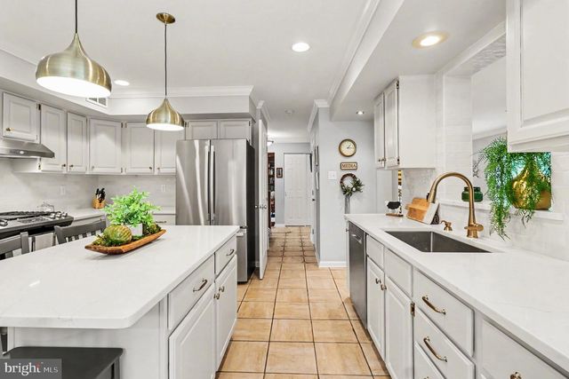 25 E KNOWLTON RD, Media, PA 19063