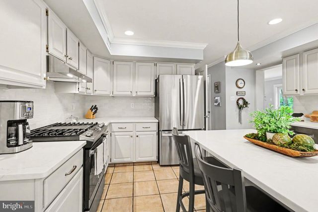 25 E KNOWLTON RD, Media, PA 19063