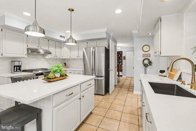 25 E KNOWLTON RD, Media, PA 19063
