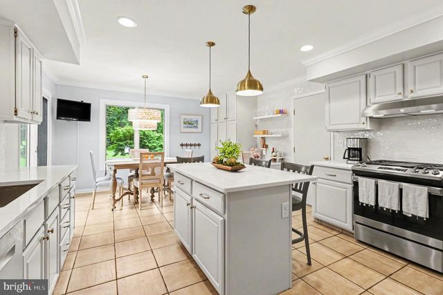 25 E KNOWLTON RD, Media, PA 19063
