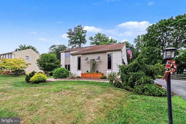 25 E KNOWLTON RD, Media, PA 19063
