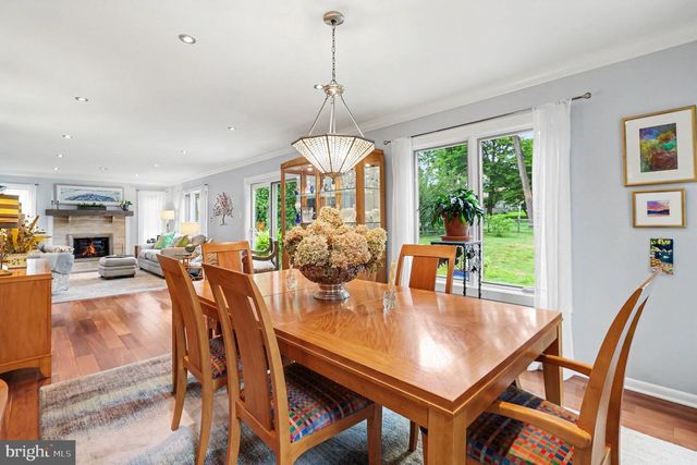 25 E KNOWLTON RD, Media, PA 19063