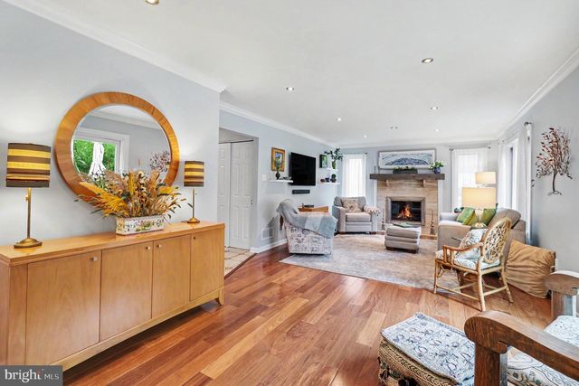25 E KNOWLTON RD, Media, PA 19063