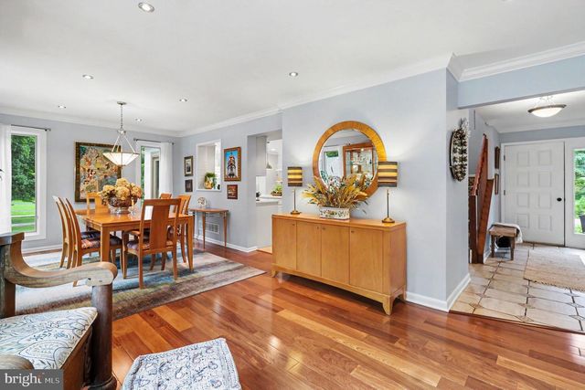 25 E KNOWLTON RD, Media, PA 19063