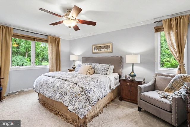 25 E KNOWLTON RD, Media, PA 19063
