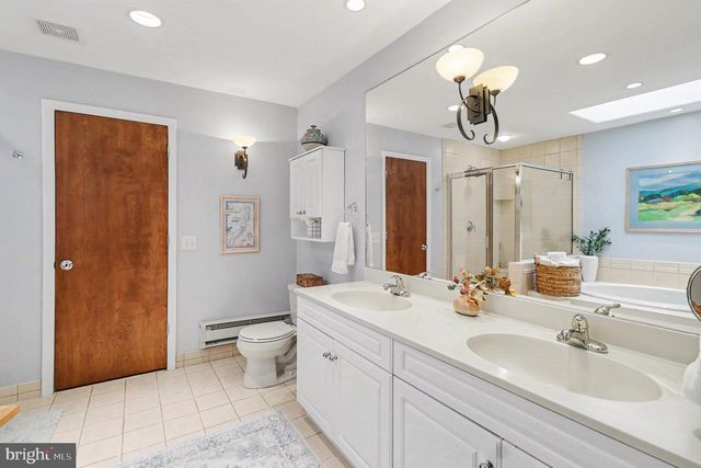 25 E KNOWLTON RD, Media, PA 19063