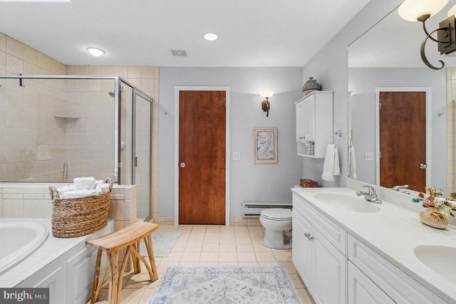25 E KNOWLTON RD, Media, PA 19063