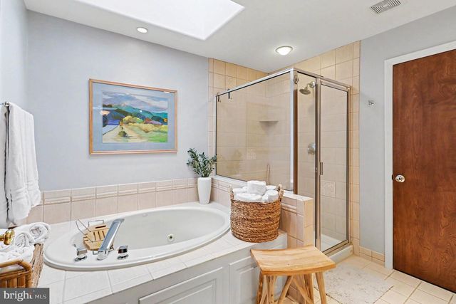 25 E KNOWLTON RD, Media, PA 19063