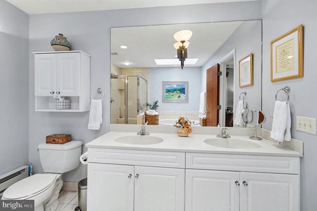 25 E KNOWLTON RD, Media, PA 19063