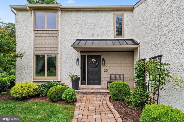25 E KNOWLTON RD, Media, PA 19063
