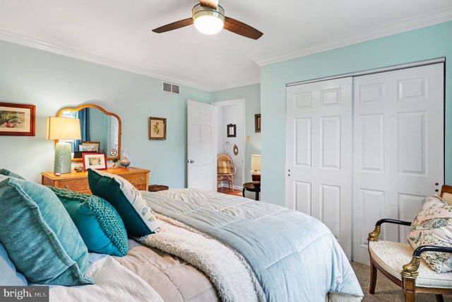 25 E KNOWLTON RD, Media, PA 19063