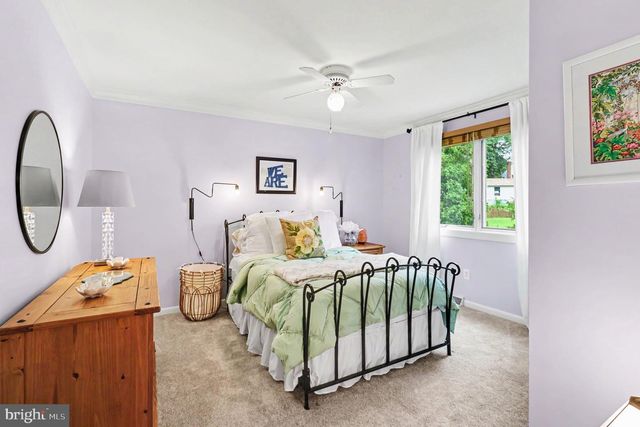 25 E KNOWLTON RD, Media, PA 19063