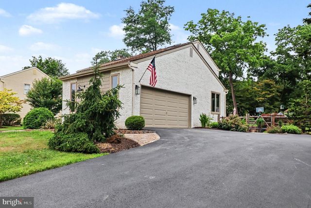 25 E KNOWLTON RD, Media, PA 19063