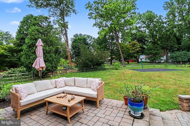 25 E KNOWLTON RD, Media, PA 19063