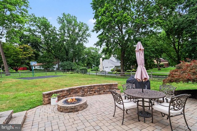 25 E KNOWLTON RD, Media, PA 19063