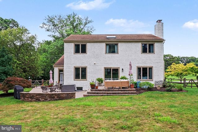 25 E KNOWLTON RD, Media, PA 19063