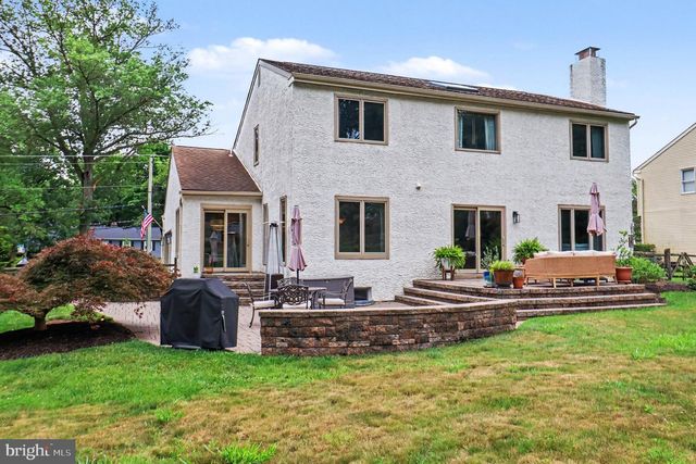 25 E KNOWLTON RD, Media, PA 19063
