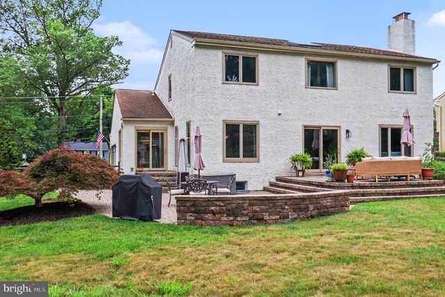 25 E KNOWLTON RD, Media, PA 19063