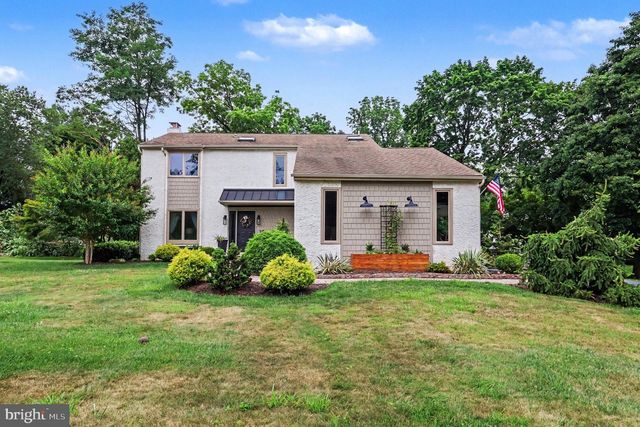 25 E KNOWLTON RD, Media, PA 19063