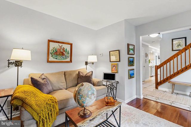25 E KNOWLTON RD, Media, PA 19063