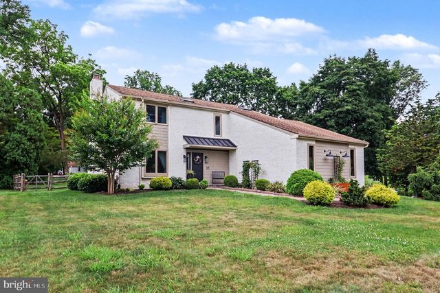 25 E KNOWLTON RD, Media, PA 19063