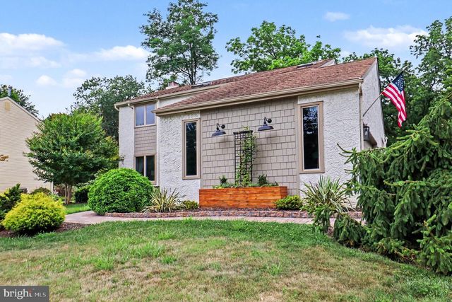 25 E KNOWLTON RD, Media, PA 19063
