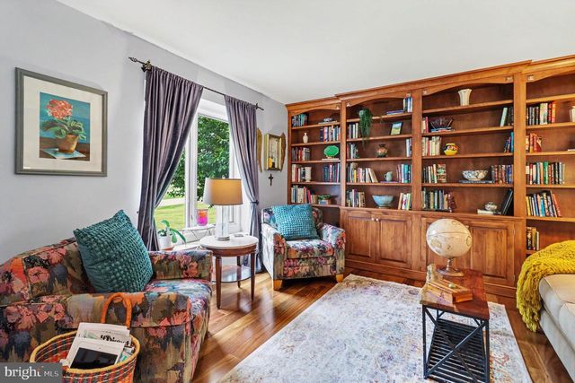 25 E KNOWLTON RD, Media, PA 19063