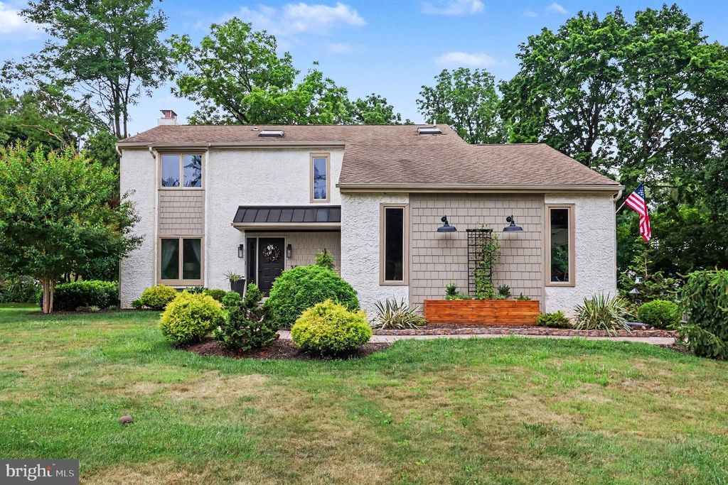 25 E KNOWLTON RD, Media, PA 19063
