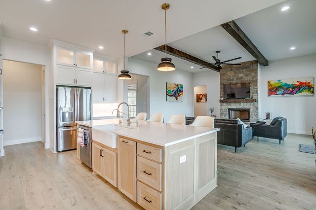 460 Royal Santana Run, Weatherford, TX 76087