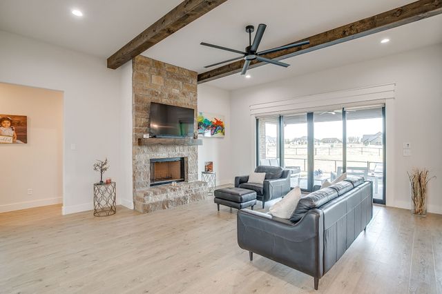 460 Royal Santana Run, Weatherford, TX 76087