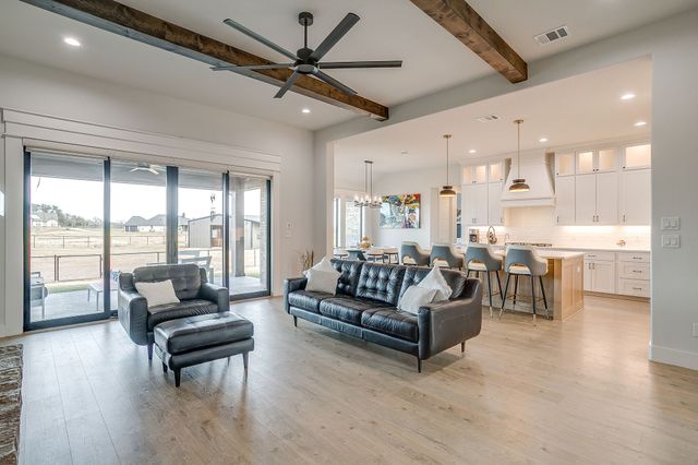 460 Royal Santana Run, Weatherford, TX 76087