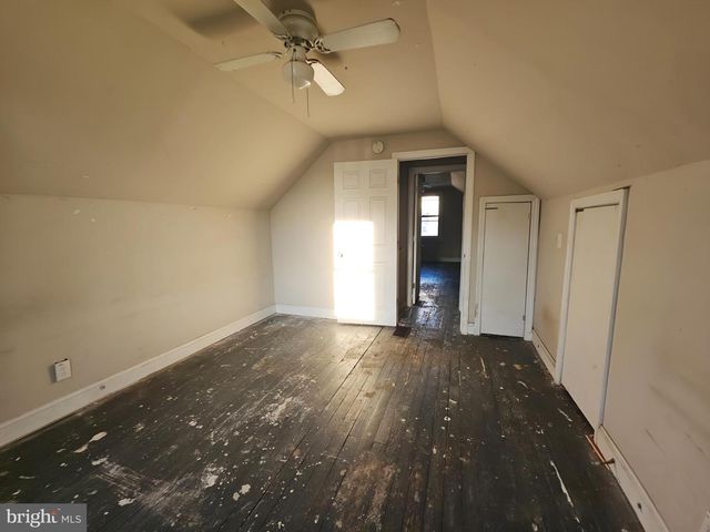 18 REGIONAL DR, Carneys Point, NJ 08069