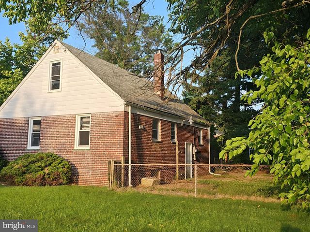 18 REGIONAL DR, Carneys Point, NJ 08069
